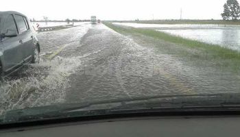 Suspenden clases y cortan rutas: las lluvias superan los 200 milímetros en zonas de Santa Fe
