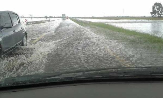 Suspenden clases y cortan rutas: las lluvias superan los 200 milímetros en zonas de Santa Fe