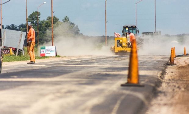 Las obras de este primer PPP modernizarán más de 2.500 km de rutas nacionales para mejorar la seguridad vial y reducir costos logísticos.