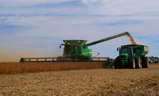 Una marca lidera el ranking de tractores, cosechadoras y pulverizadoras, mientras que caen las ventas por la sequía