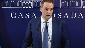 Mañana se anuncian las medidas económicas: fuerte recorte fiscal, expansión en partidas sociales y quita de privilegios