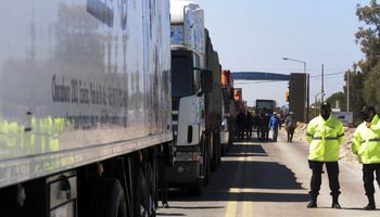 Con el apoyo de Moyano, camioneros bloquean los ingresos a la provincia de San Luis 
