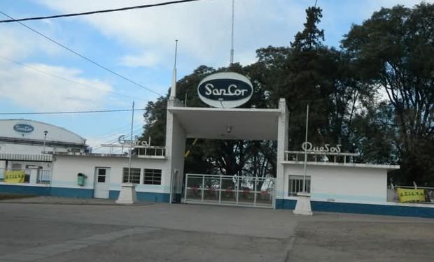 Sancor realizó despidos por la baja producción diaria y aseguran que un grupo inversor está detrás de la cooperativa