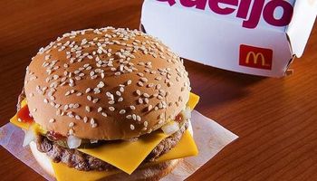 McDonald's: E-coli mata cliente e força rede a fazer recall de cebola