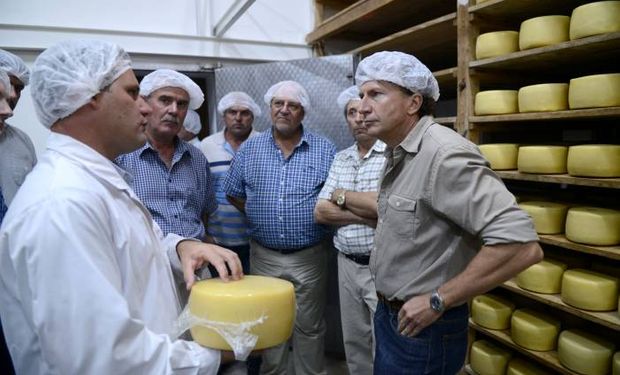 El subsecretario Sammartino visitò la Junta Intercooperativa de Productores de Leche, donde fue recibido por su presidente, Jorge Manera.