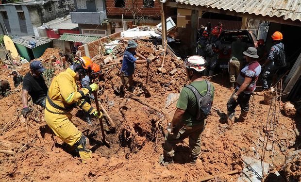 Deslizamentos de terra em São Sebastião (SP), em fevereiro, teve 64 mortes. (Foto - Sérgio Barzagui/Governo SP)