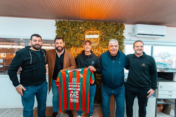 scaloni con empleados de super walter
