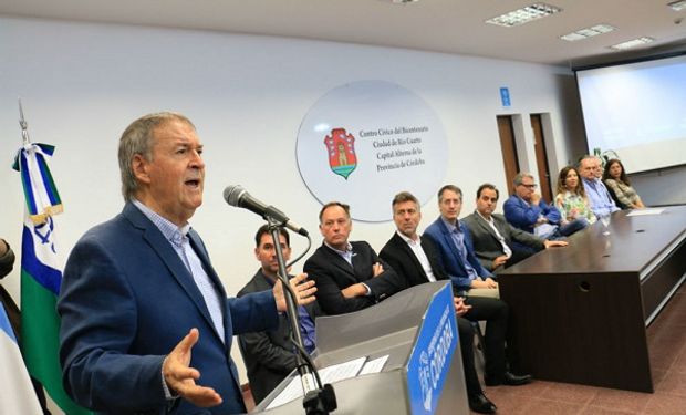 Juan Schiaretti, gobernador de Córdoba en la firma del convenio.