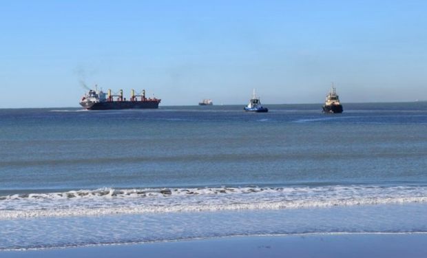 Hoy al mediodía había alrededor de 450 camiones en las playas de estacionamiento para descargar en los elevadores.