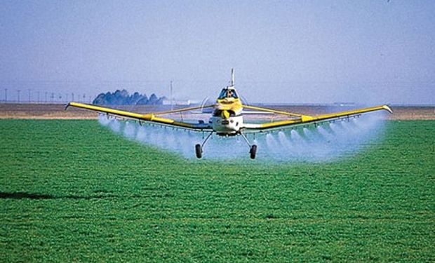 Un lavadero de máquinas aplicadoras de agroquímicos