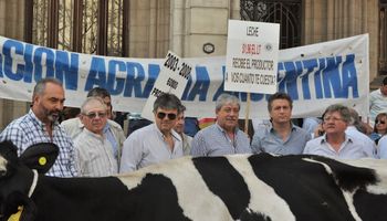La CEEA protestó frente al ministerio de agricultura 