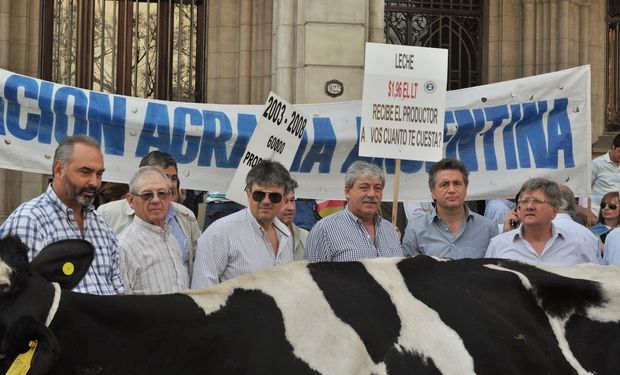 La CEEA protestó frente al ministerio de agricultura 