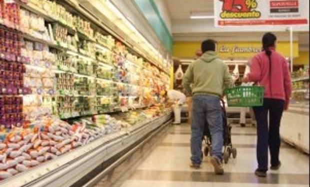 Gobierno y supermercados firman nuevo acuerdo de precios para casi 200 productos con revisión trimestral