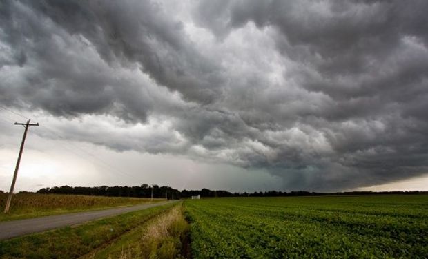 En el recorte de imagen satelital, se destaca el barrido de la perturbación que se ha venido moviendo de oeste a este.