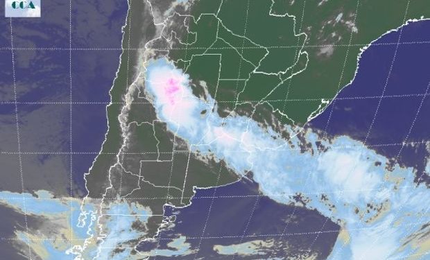 La imagen del Satélite GOES 13 del 6/2 es tomada como un ejemplo de una estructura que se viene repitiendo en los últimos días y que explica la importante oferta de agua en vastas regiones de las zonas productoras de Argentina.