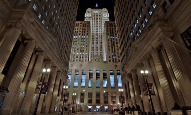 Finaliza la semana con bajas en Chicago.