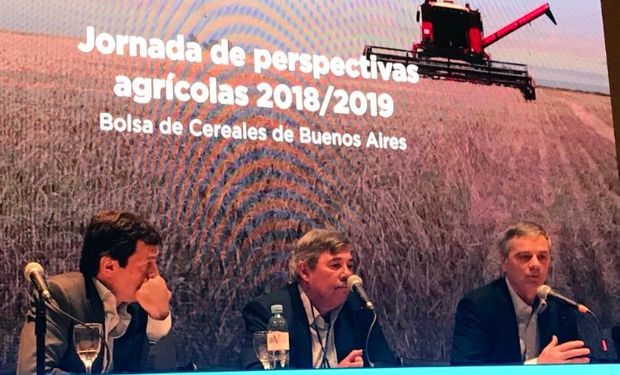 Autoridades de Agroindustria en la Jornada de Perspectivas Agrícolas en la Bolsa de Cereales de Buenos Aires.