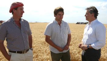Etchevehere al recorrer un campo de Pehuajó: "Se está dando la revancha del trigo"