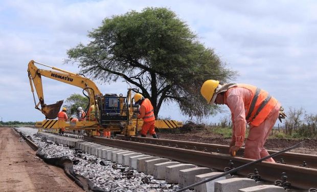 El plan de recuperación del Belgrano Cargas ya alcanzó los 600 kilómetros de vías renovadas, generando más de 3.700 puestos de trabajo.