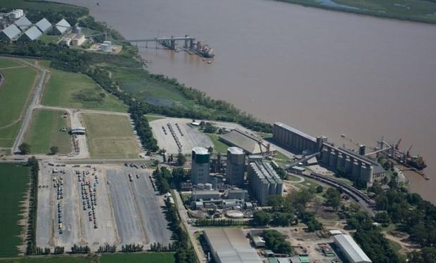 El ministro de Transporte de la Nación, Guillermo Dietrich, visitó ayer la terminal Punta Alvear de Cargill, en Santa Fe.