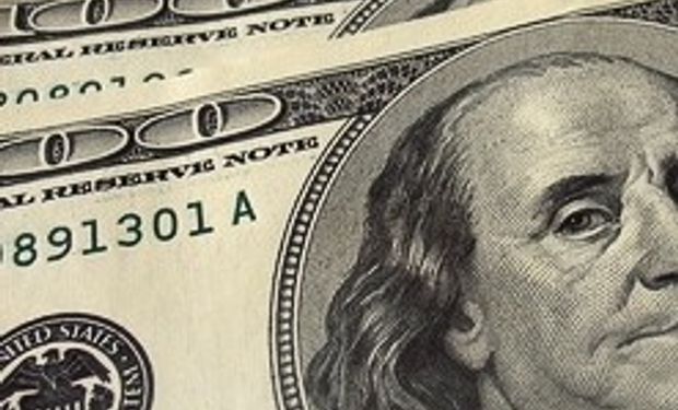 El dólar avanza a un ritmo consistente con una suba anual de casi 34%