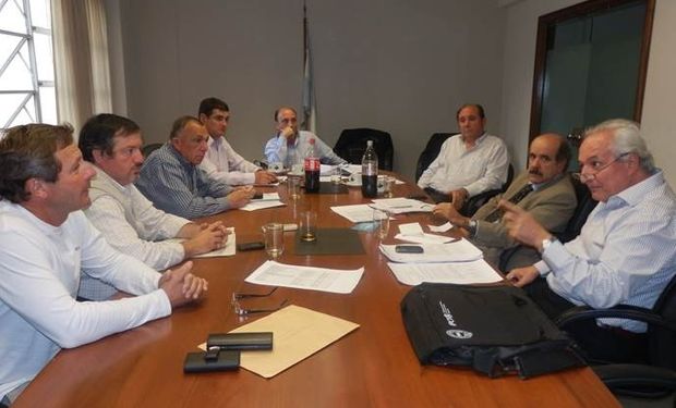 Daniel Berdini y Carlos Bornies-CONINAGRO-, Pedro Apaolaza-CARBAP-CRA, Guillermo Giannassi –FAA-, Horacio Salaverri –CARBAP-, Julio Curras –FAA-Abel Guerrieri –SRA- y Alfredo Rodes-CARBAP-