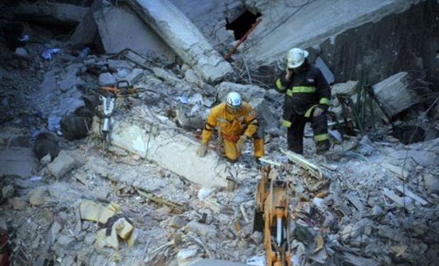 La búsqueda de los tres desaparecidos se reanudó esta mañana tras una explosión en la Zona Cero