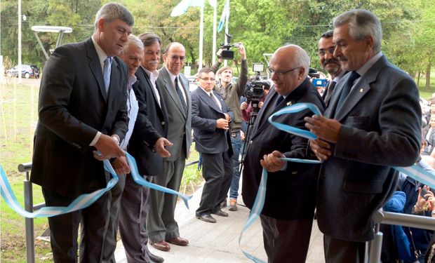 Buryaile inauguró un nuevo centro de investigación científica en INTA Castelar