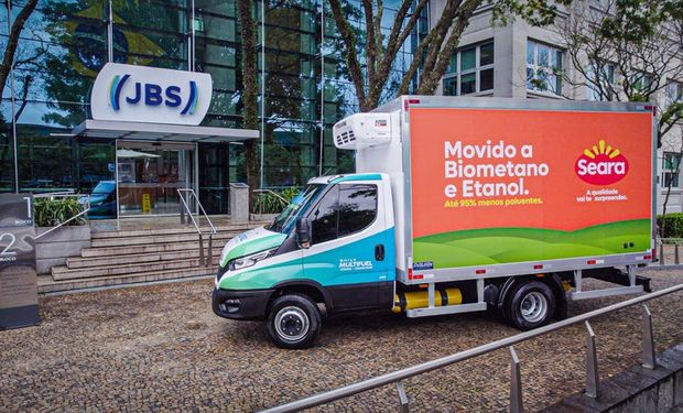 Caminhão multifuel de baixa emissão marca parceria da Seara