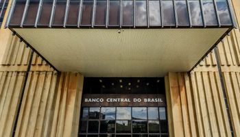 Selic a 15%: até quando o Banco Central vai manter os juros altos?