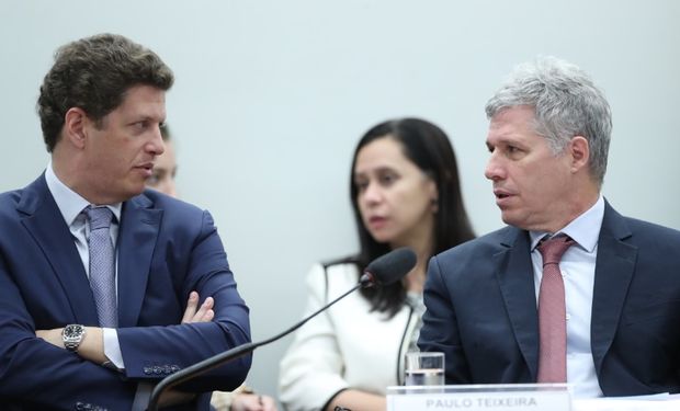 Relator da CPI, deputado Ricardo Salles (PL-SP) e o ministro Paulo Teixeira. (Foto - Bruno Spada/Câmara dos Deputados)