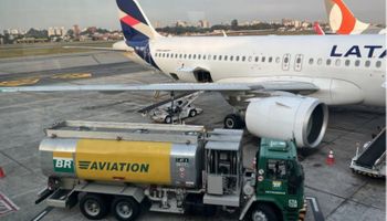 Petrobras entrega primeiro lote de combustível sustentável de aviação 100% nacional