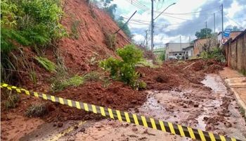 Chuvas causam  mortes em MG e SP; Inmet emite alerta para 11 estados