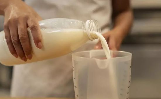 Com oferta limitada e custos pressionando a produção, preço ao produtor sobe forte e pode chegar ao produto final nas próximas semanas