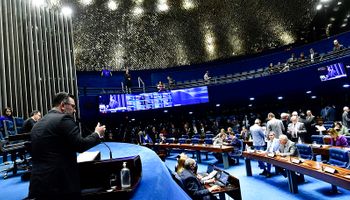 Senado analisa projeto que autoriza porte de arma de maior calibre em área rural
