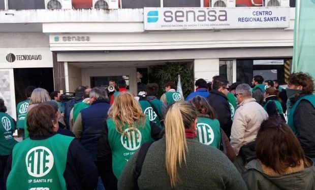 Trabajadores del Senasa Santa Fe manifiestan su más enérgico repudio y el absoluto rechazo a los despidos.