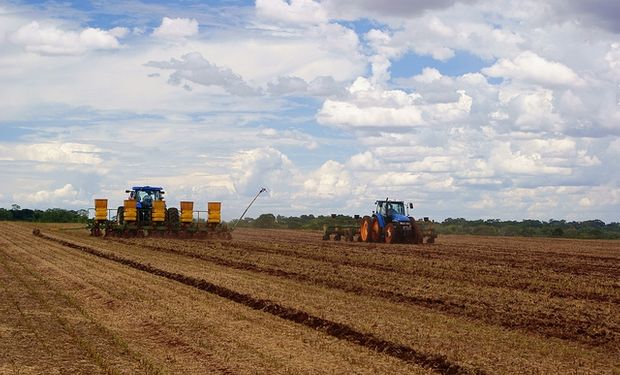 La buena disponibilidad de agua y la temperatura generaron situaciones aptas para comenzar el proceso de siembra de soja de primera.