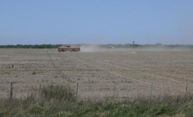 Lote siembra de soja de primera, antes de las lluvias, en el noreste del departamento Castellanos.-