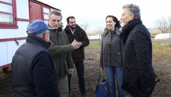 En plena siembra, Macri visitó a un productor de trigo de Tandil