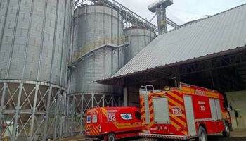 Trabalhadores morrem soterrados em silo de soja em SC