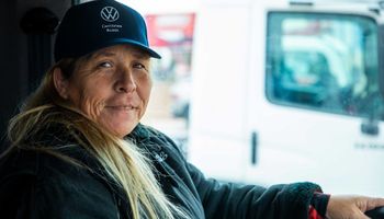 “Sos vos, él y la ruta”: secretos y desafíos de ser una mujer camionera en la Argentina