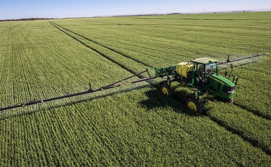 Se registraron 597 unidades entre cosechadoras, tractores y pulverizadoras; el acumulado anual muestra un crecimiento del 30,3 % frente a 2024, aunque la cifra mensual fue 6,1 % menor que la del mismo mes del año pasado