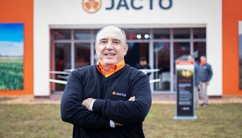 Jacto fabricará una sembradora en Argentina: "Estamos reincorporando la producción que nos había quedado corta en volumen a partir de problemas internos en el país"