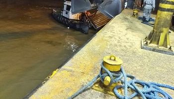 Buque de carga chocó el muelle de una terminal portuaria
