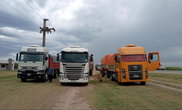 El transporte de cargas se declara en "emergencia", con medidas de fuerza en distintos puntos del país