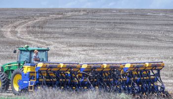 Paraná inaugura plantio brasileiro de soja na nova safra