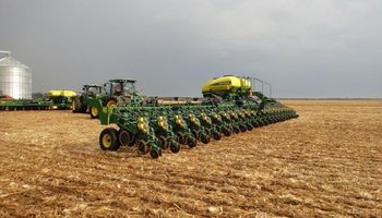 Intensas lluvias paralizan el arranque de la siembra de soja