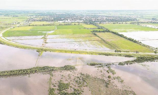 El Gobierno prometió la puesta en marcha de diversas obras para prevenir las inundaciones, como la del saneamiento del Canal San Antonio que divide a Santa Fe y Córdoba.