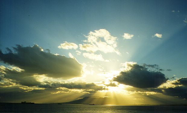 Temperaturas elevadas y lluvias sobre algunas regiones puntuales