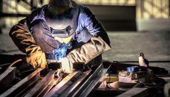En 16 años, la economía registró cuatro fases recesivas completas y una quinta en curso